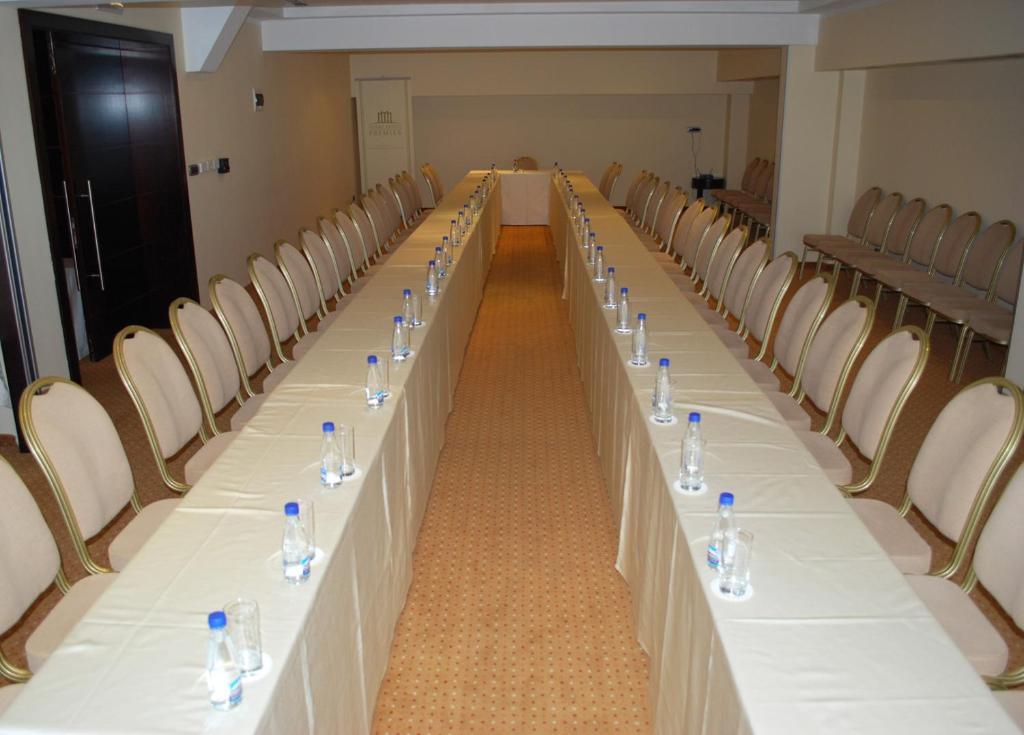 Aparthotel Premier Podgorica Negócio foto